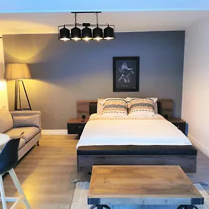 Apartment Tres Chaleureux Entierement Refait A Neuf, Moulins (Allier)